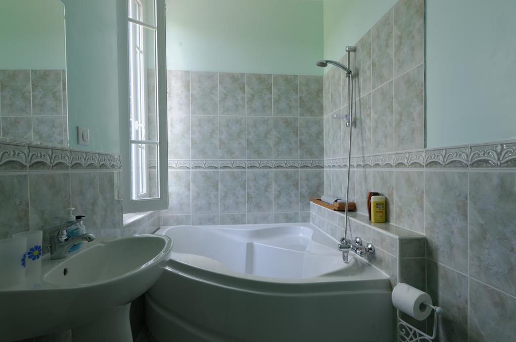 Les Heures Claires Cahuzac-sur-Vere Room photo